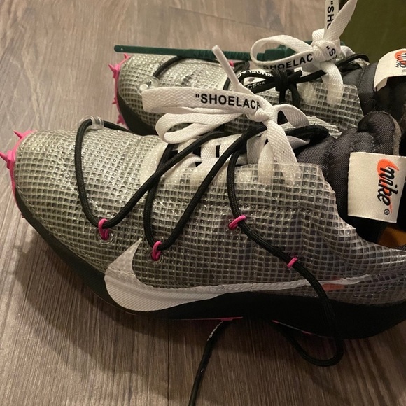 Women’s Nike Off-White Sneakers - Picture 3 of 6